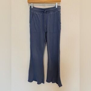 Aerie flare sweatpants with drawstring waist and pockets size medium Y2K cozy